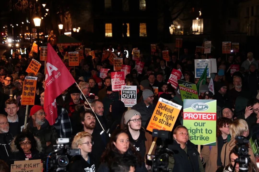 没有经历过罢工，就不算真正来过英国