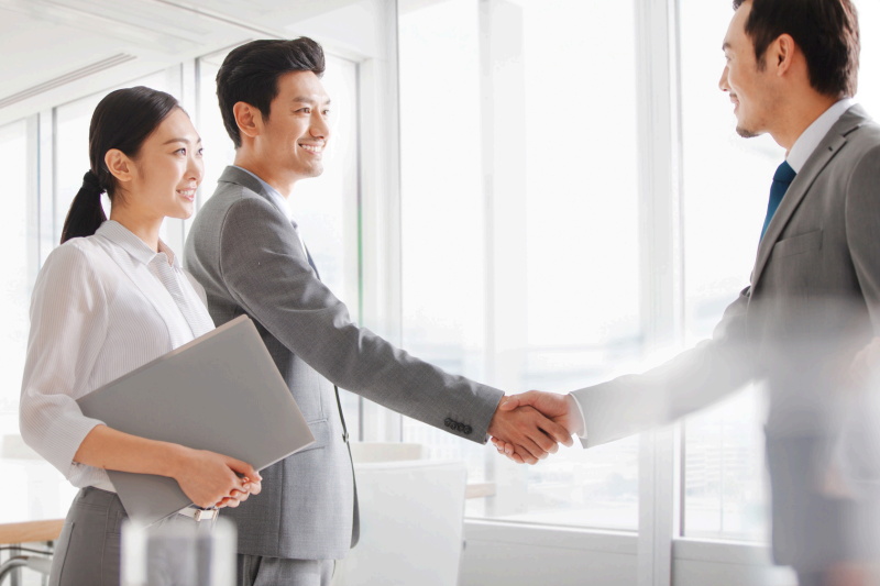 Lead the client to understand the basic information and precautions of the employer company, and then arrange the onboarding process.